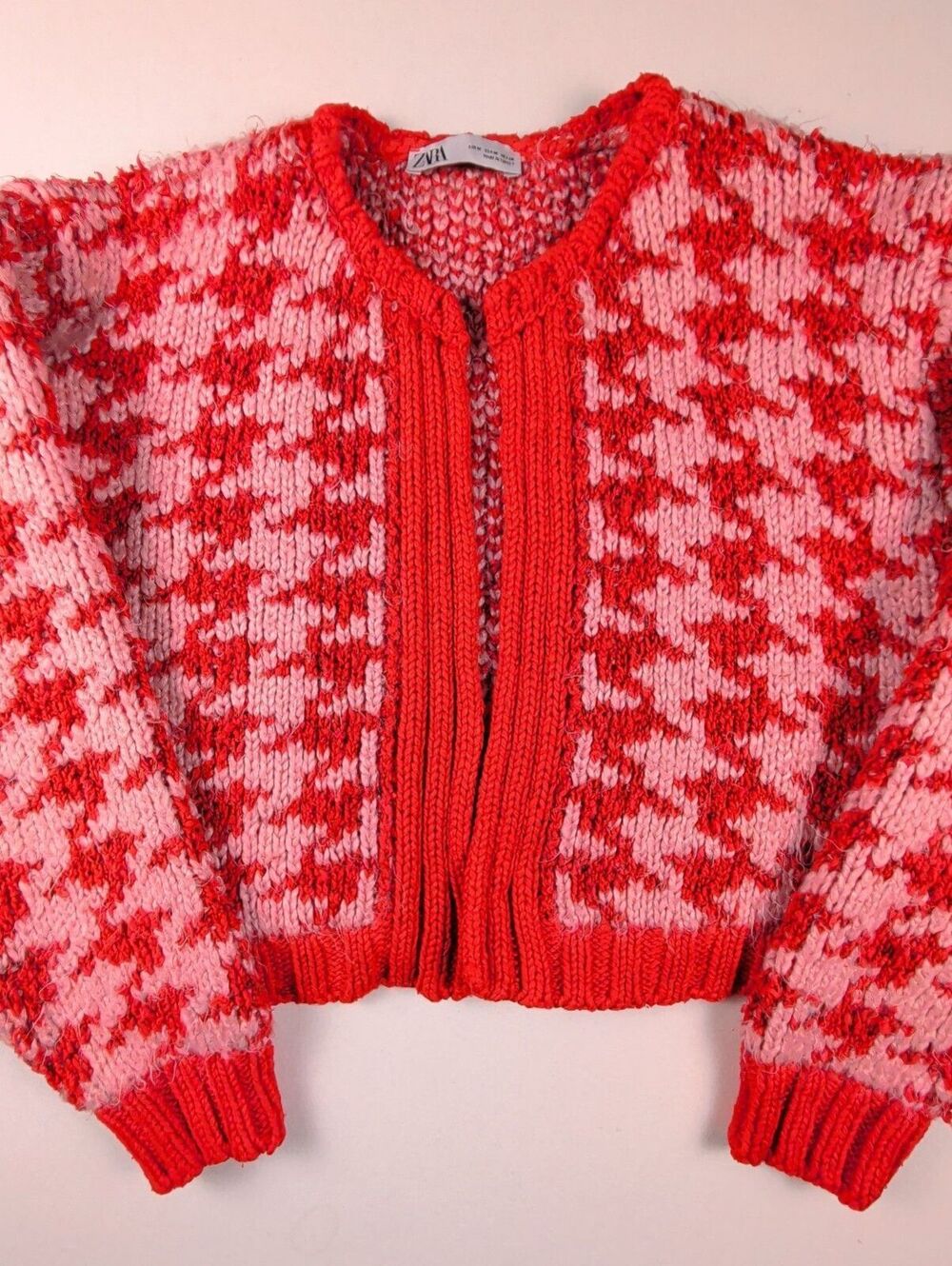 ZARA Red Pink Houndstooth Cropped Cardigan Sweater Size Medium